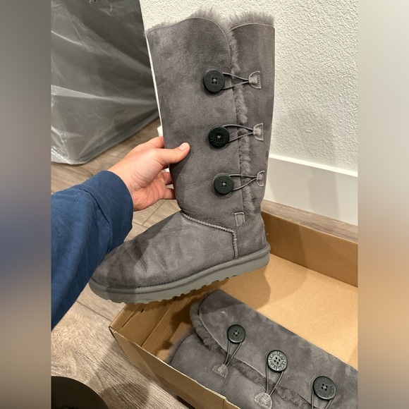 UGG Australia grey boots. - Picture 3 of 7